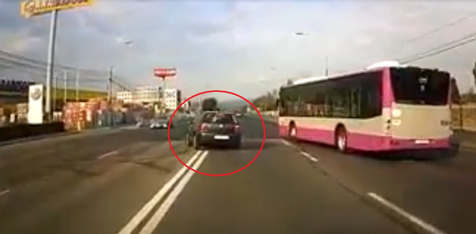 Accident Produs De O șoferiță Incepătoare Din Cluj Speriată De Un