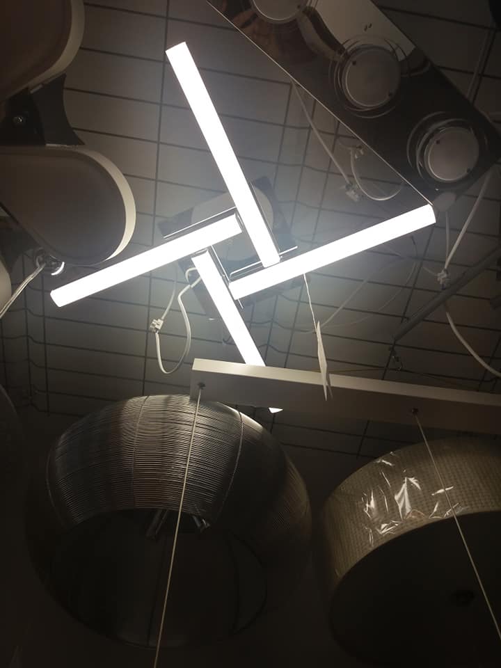 36963911_883981915125677_3161529721552896_n