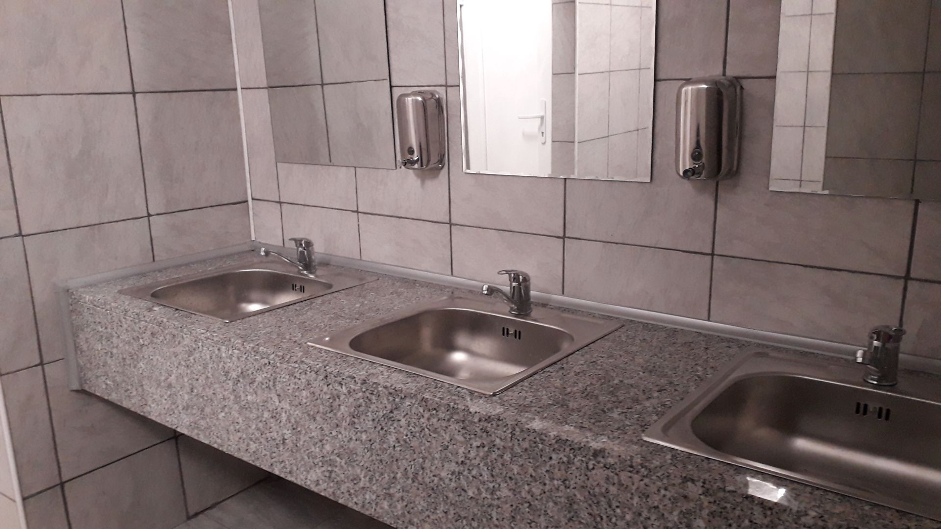 FOTO: Toaletă publică la Gara Oradea 07.01.2019