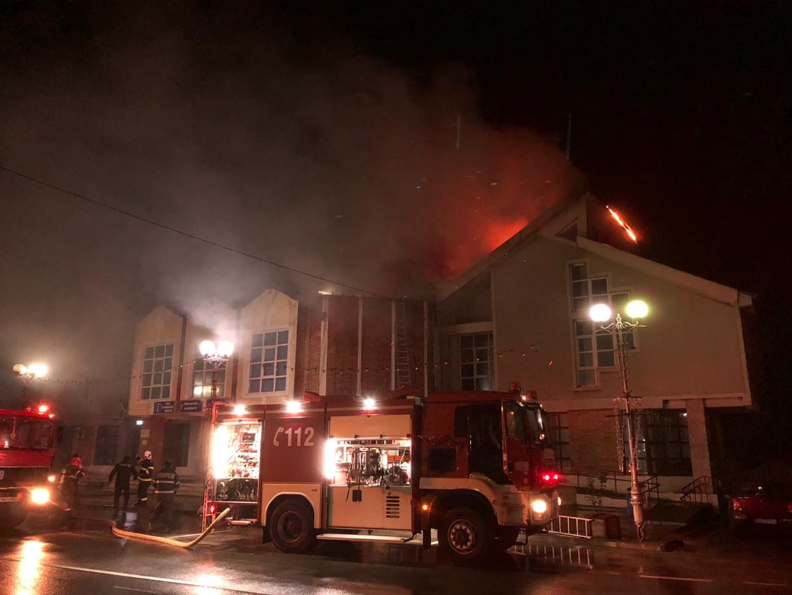 incendiu primarie stei 3