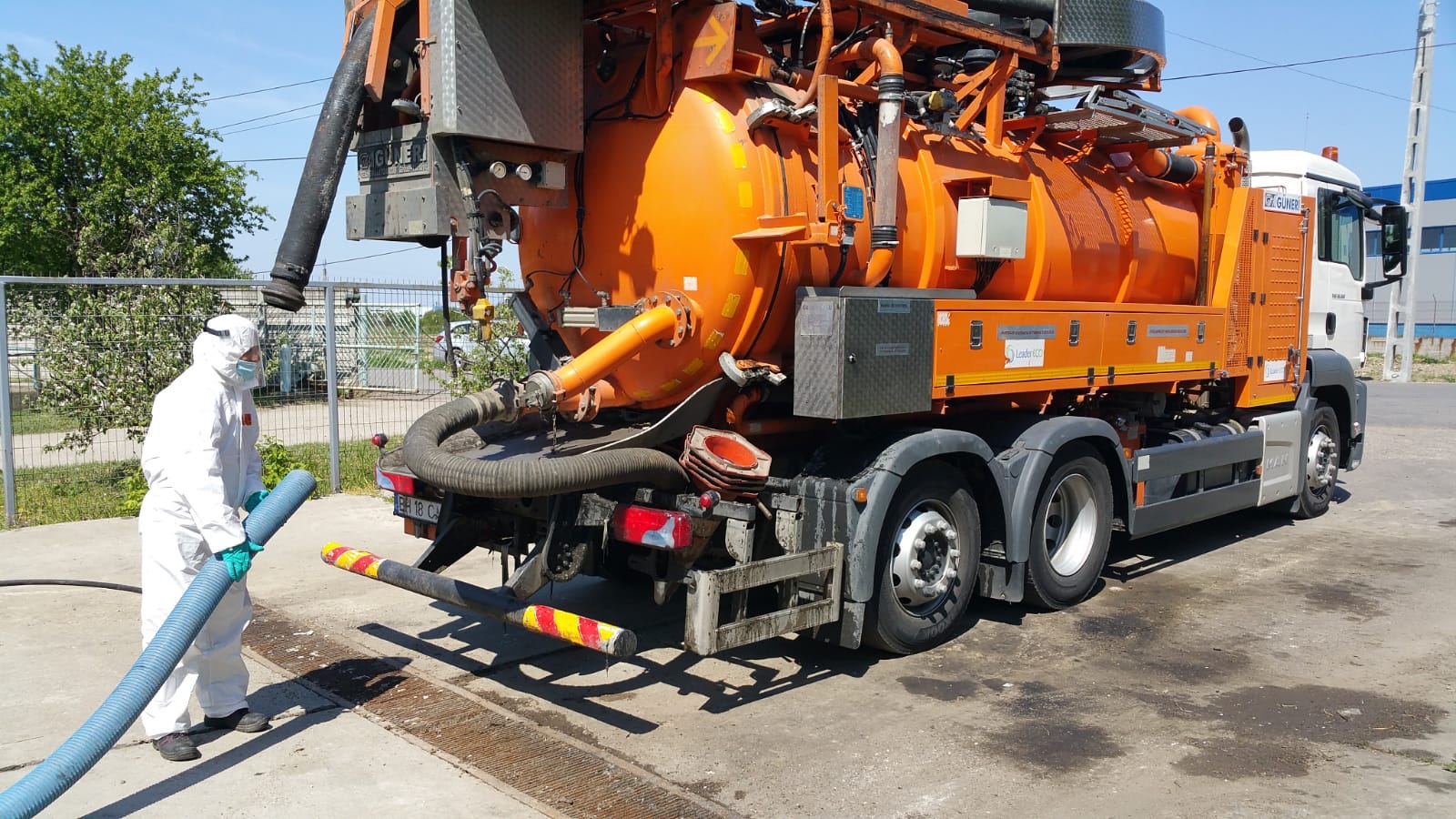 e9f6492e-5e9b-405e-8e3d-6dfe2e125a9b