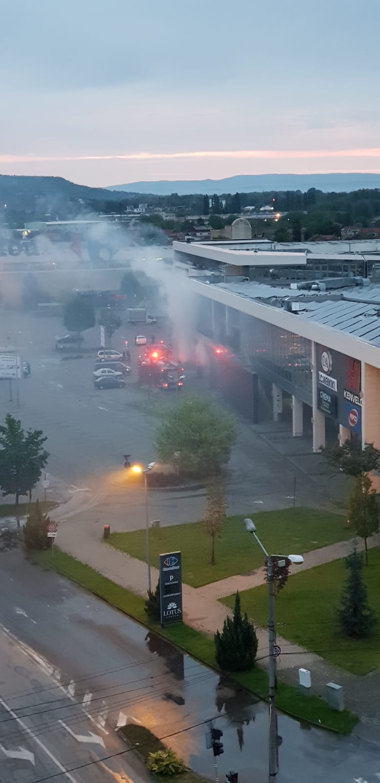 FOTO: Incendiu Lotus Center 25.05.2020