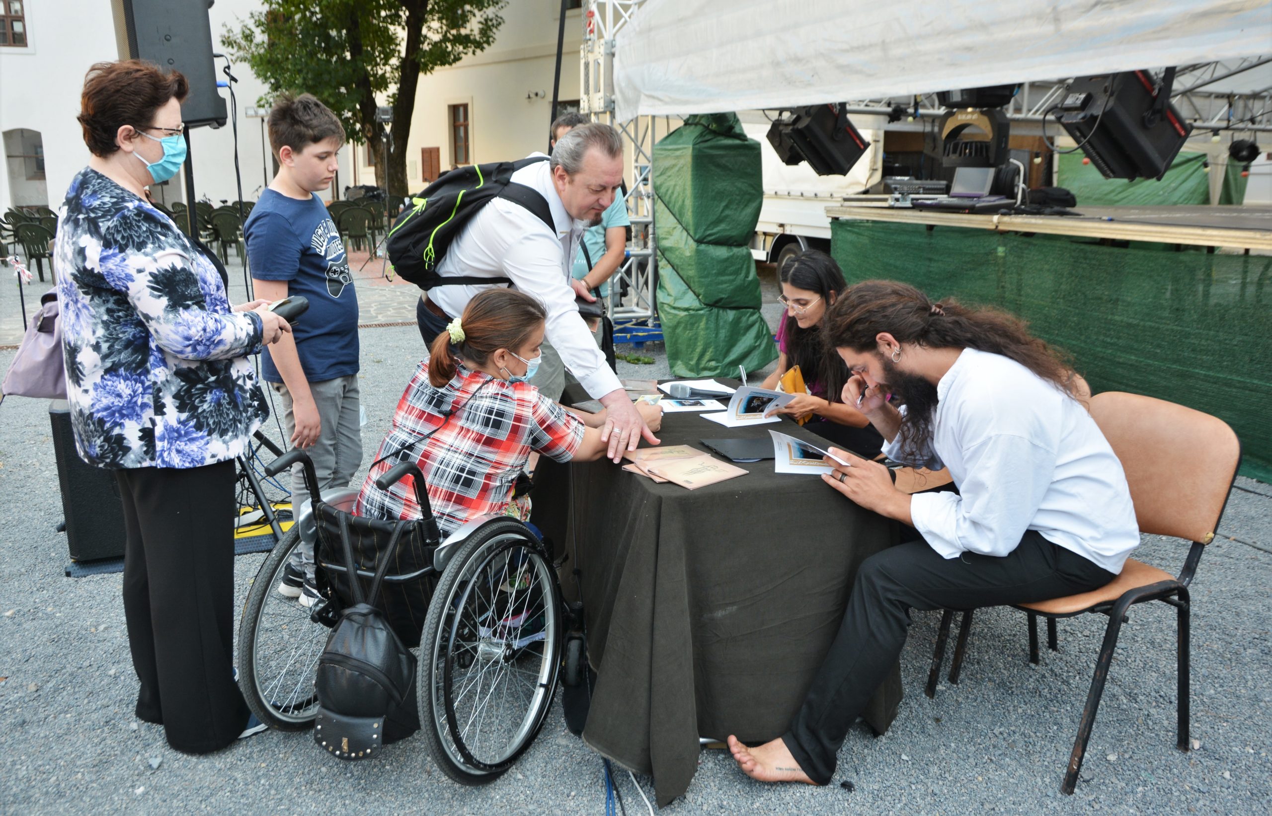 lansare carte Bunavestire Delicioasă Ocolul pandemiei în 33 de cânturi (59)