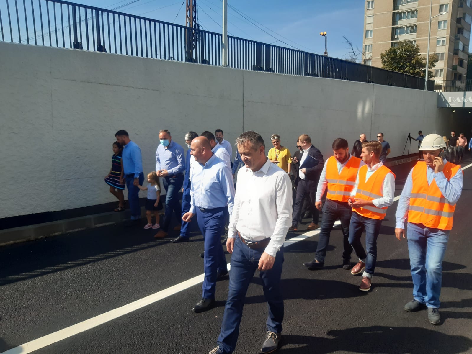 8fcf4c04-da48-4097-a102-e8069927b367