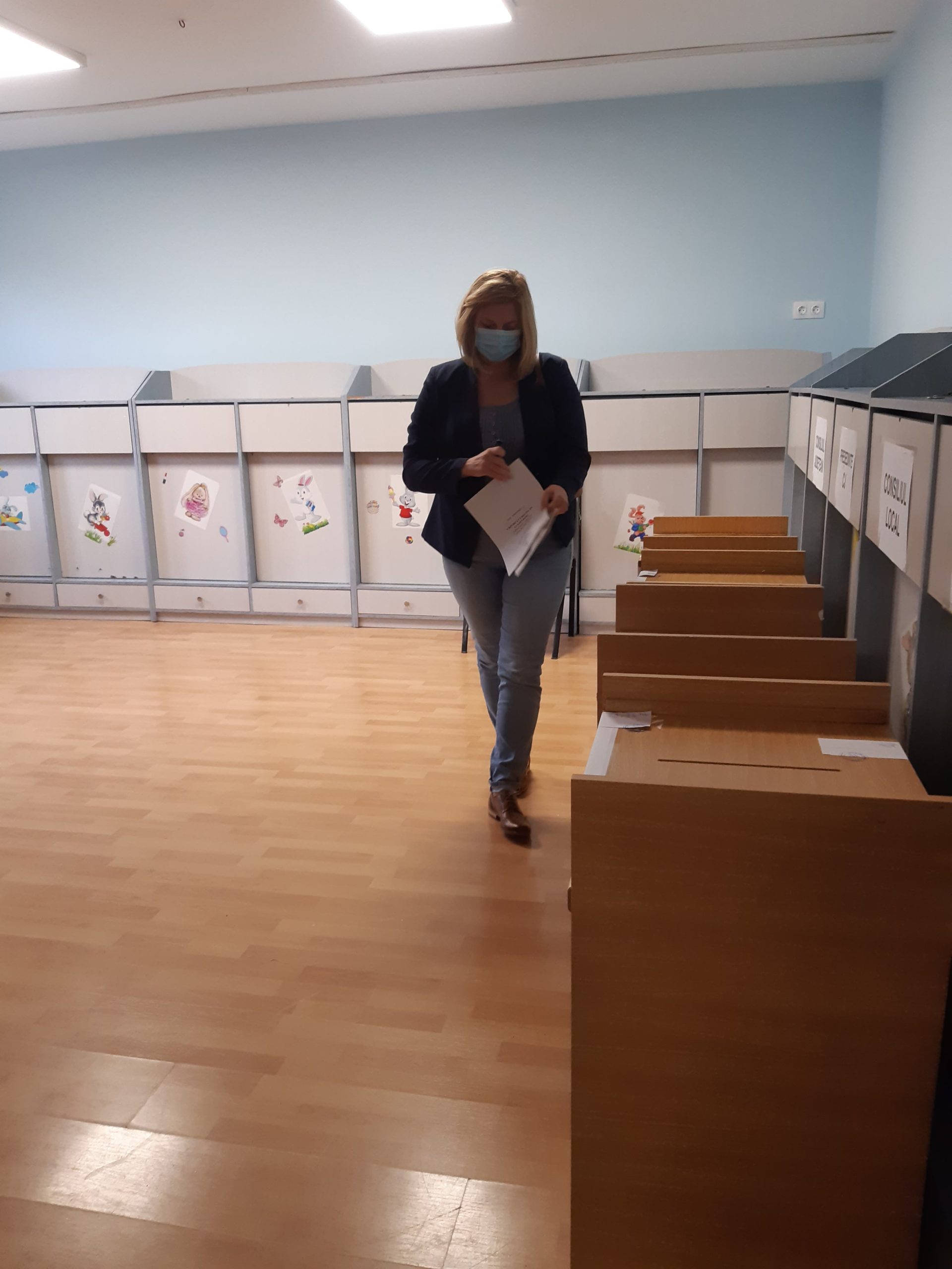 simona bisboaca si ioana mihaila vot (5)