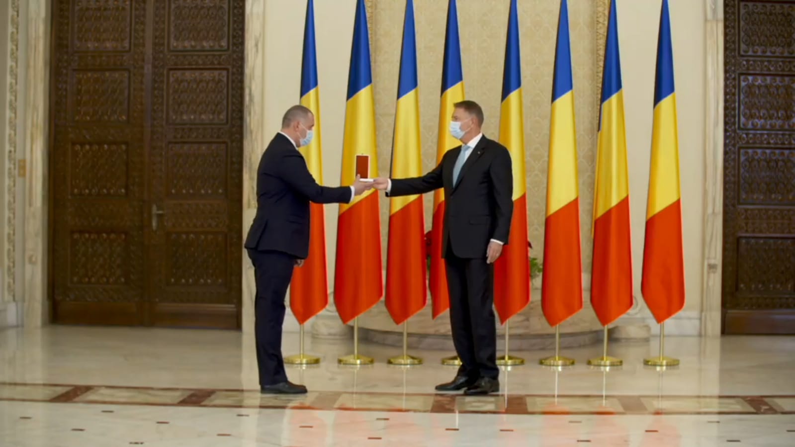 medici oradea decorati presedinte (1)