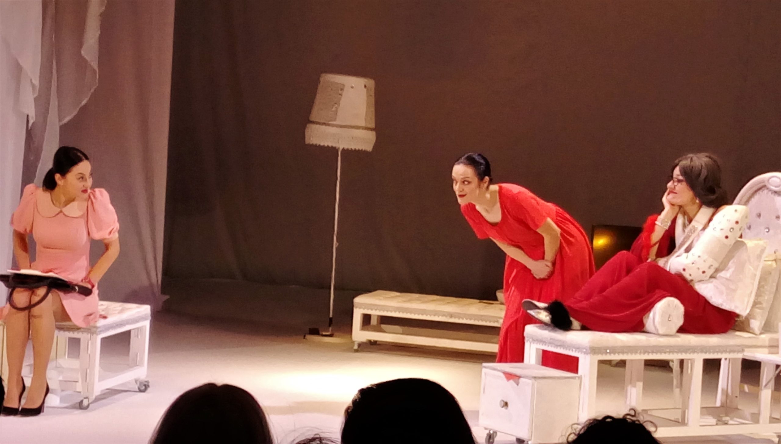 trei femei inalte (6)