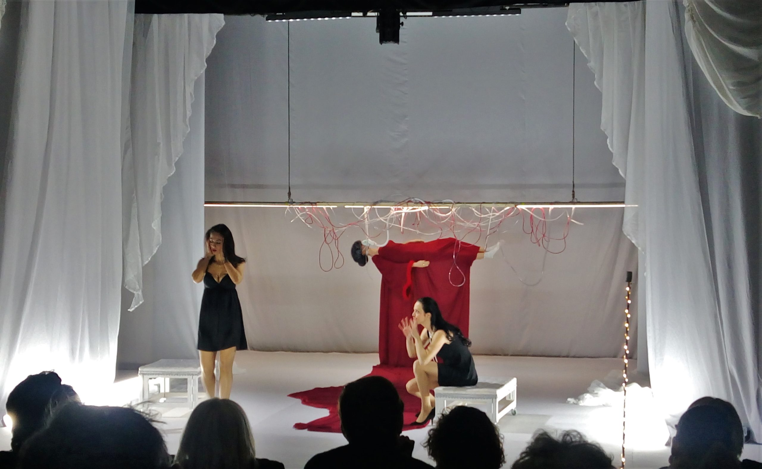 trei femei inalte (10)