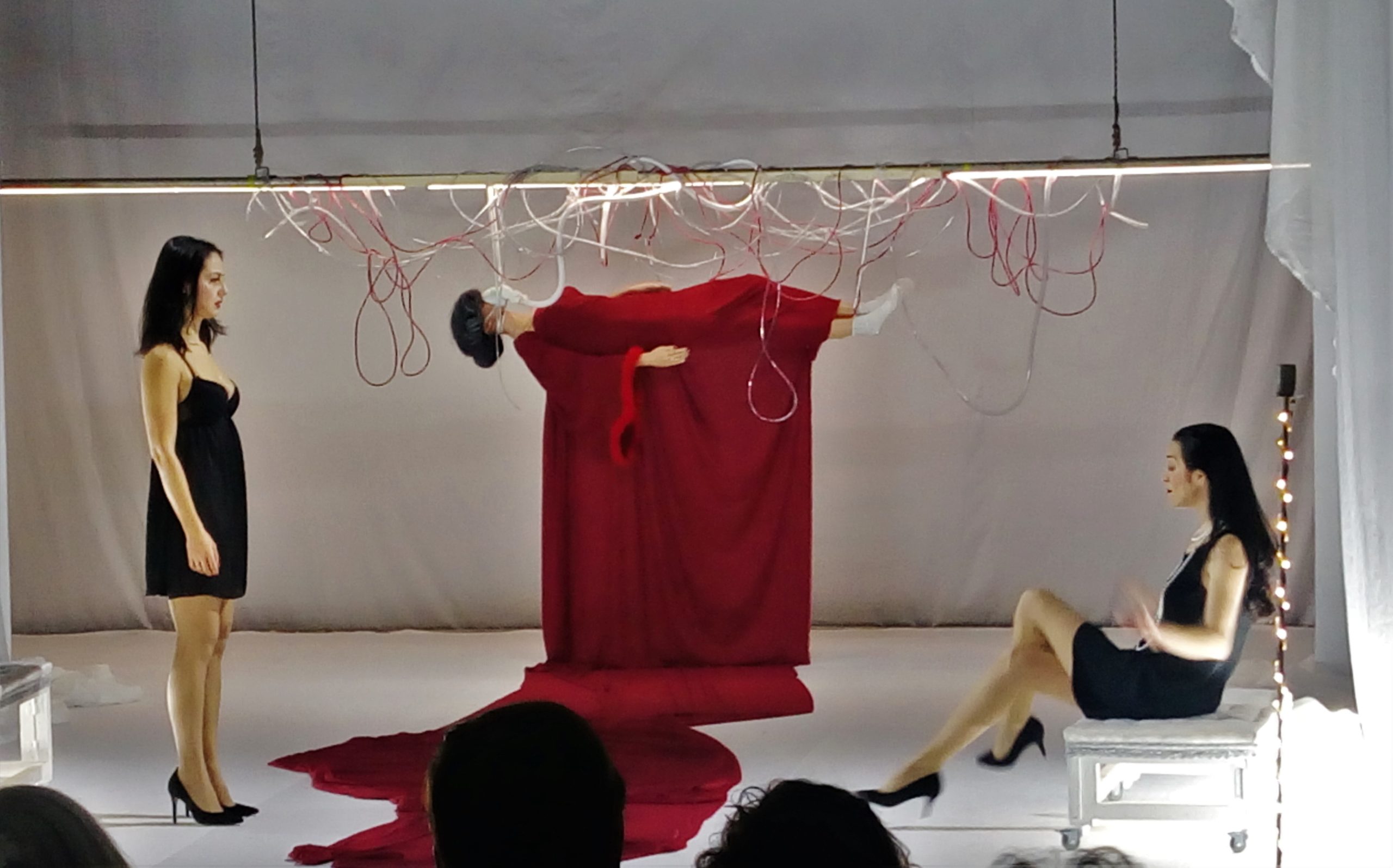 trei femei inalte (11)