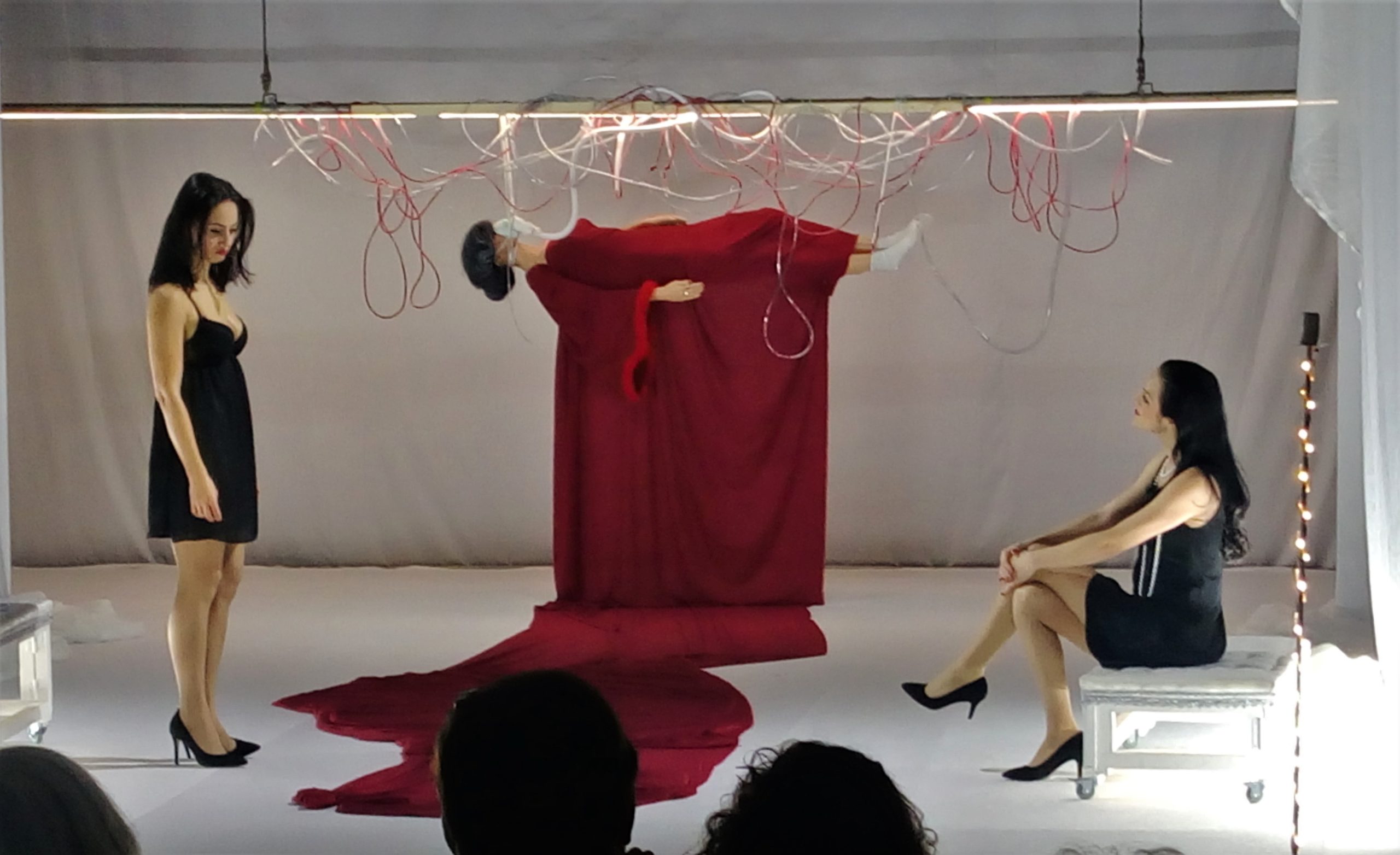 trei femei inalte (12)