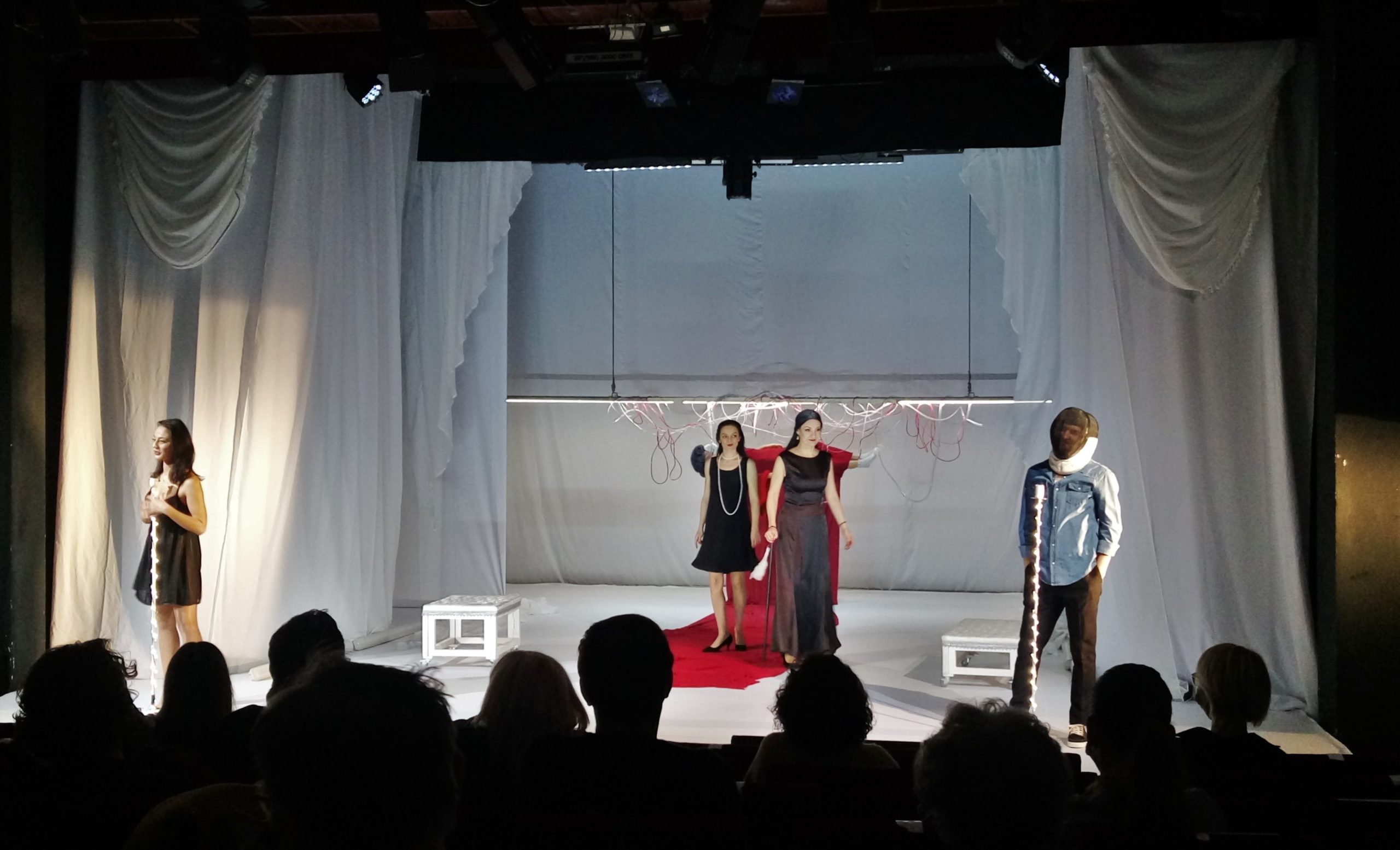 trei femei inalte (15)