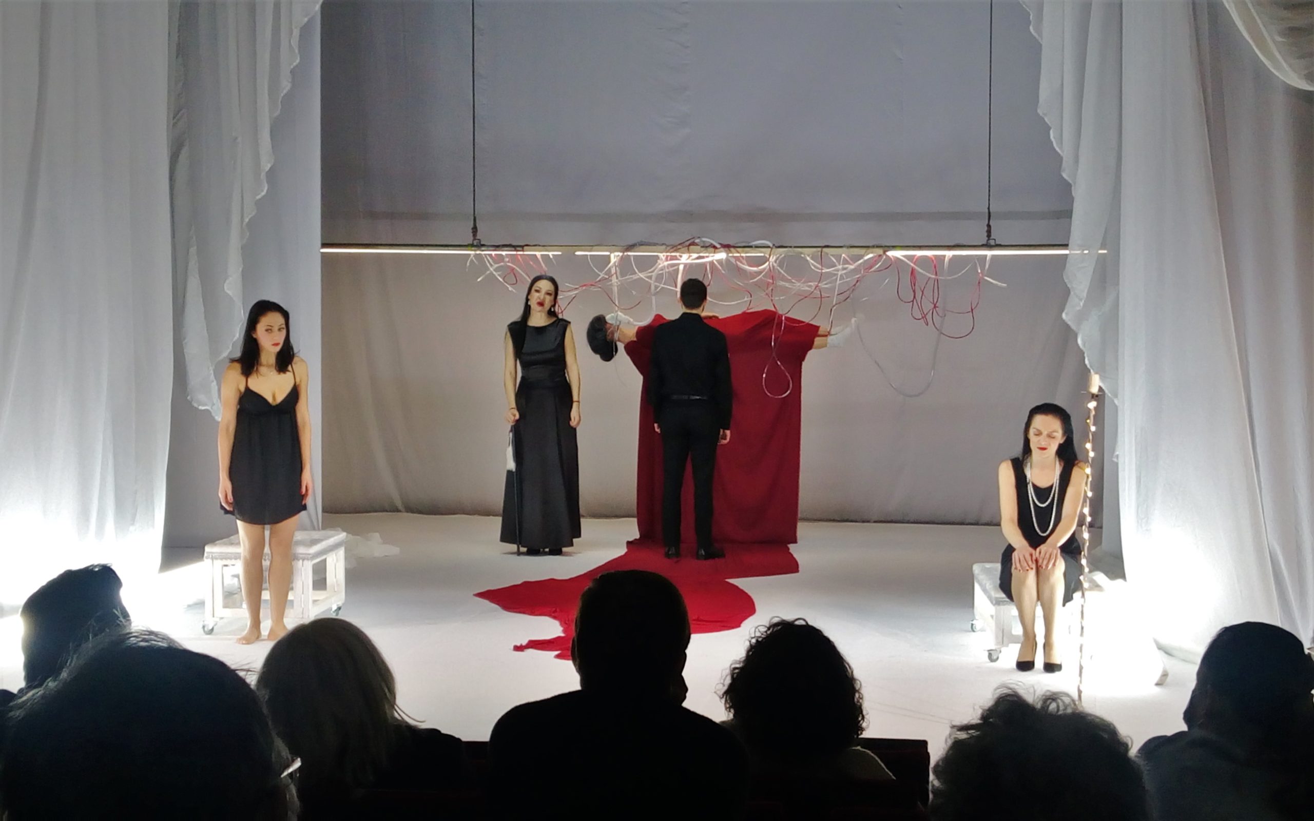 trei femei inalte (16)