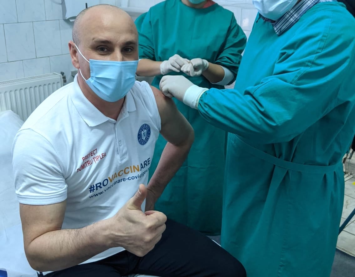 FOTO: Prefectul Țiplea și subprefecții Carțiș și Feneși s-au vaccinat marți, în Oradea 19.01.2021