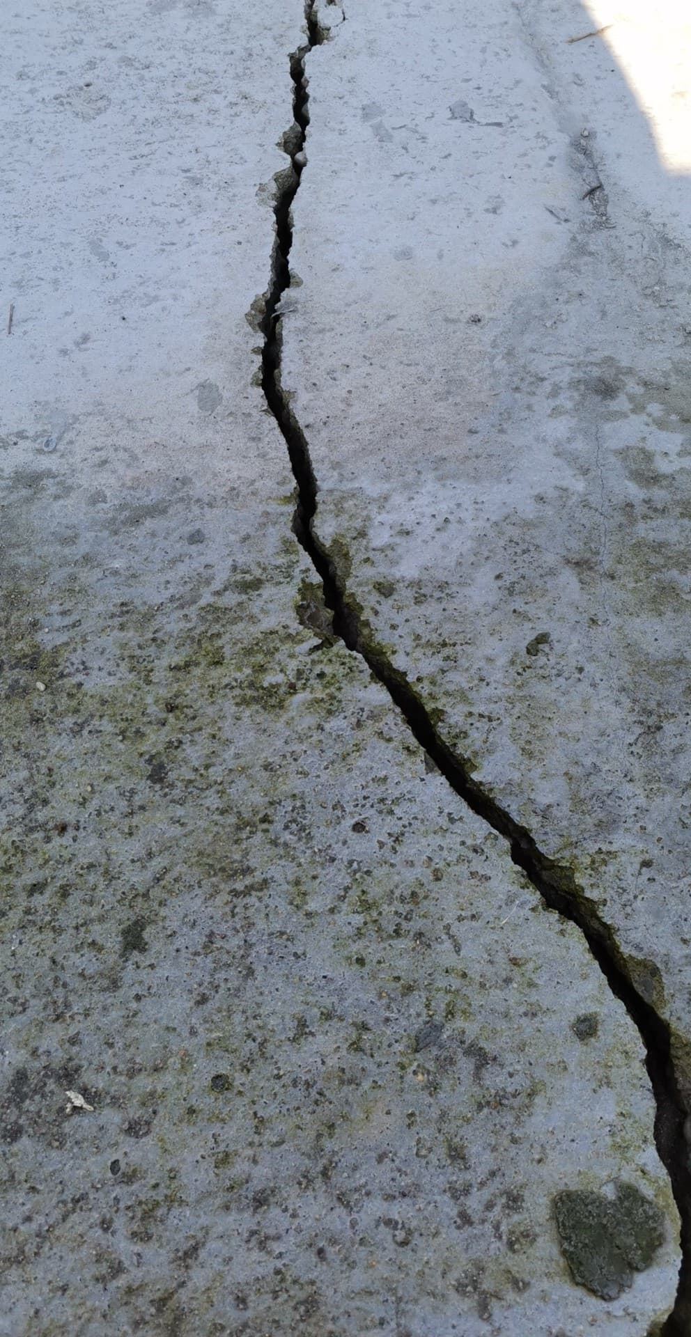 Fisuri Parcarea subterană Independenței (1)