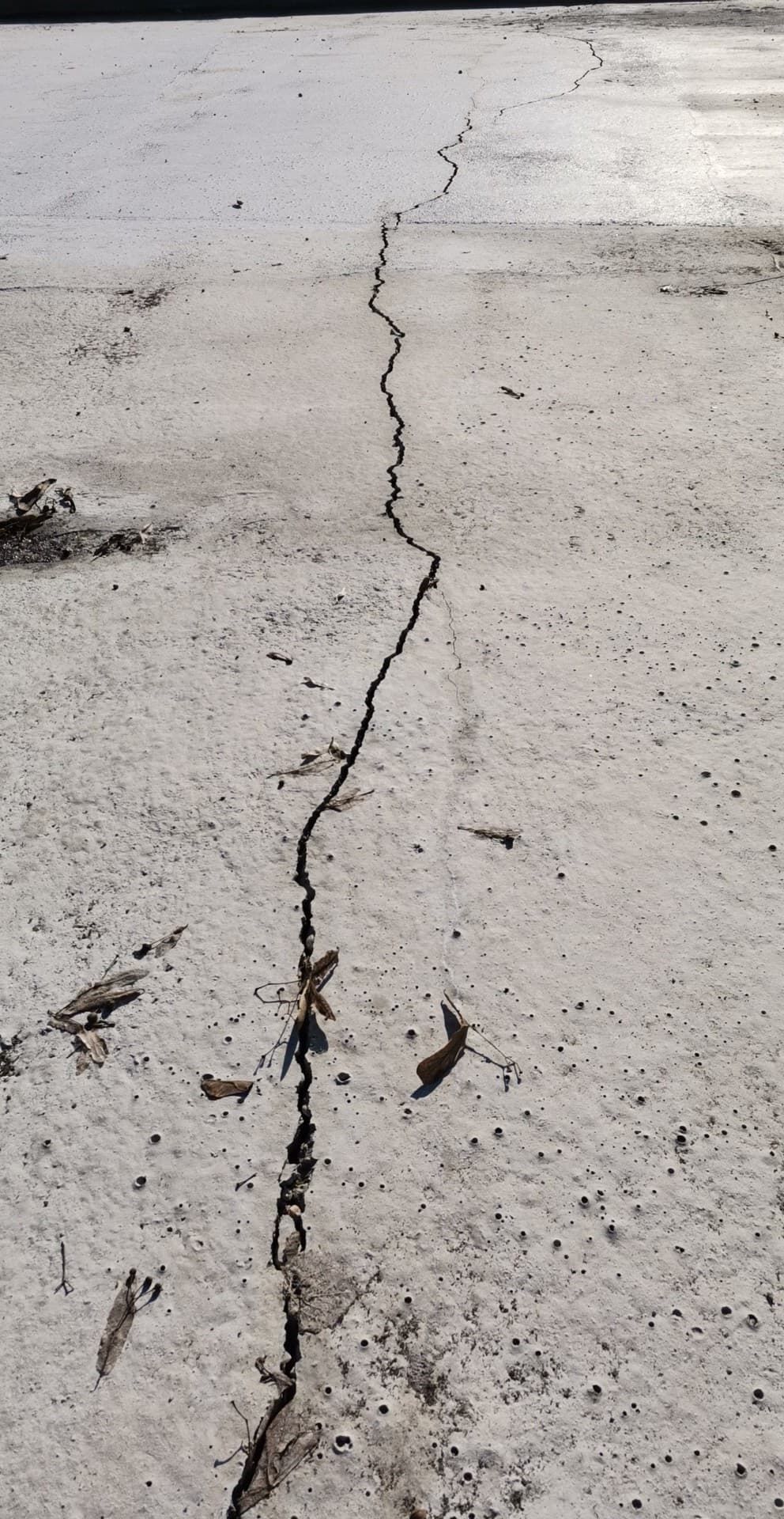 Fisuri Parcarea subterană Independenței (2)