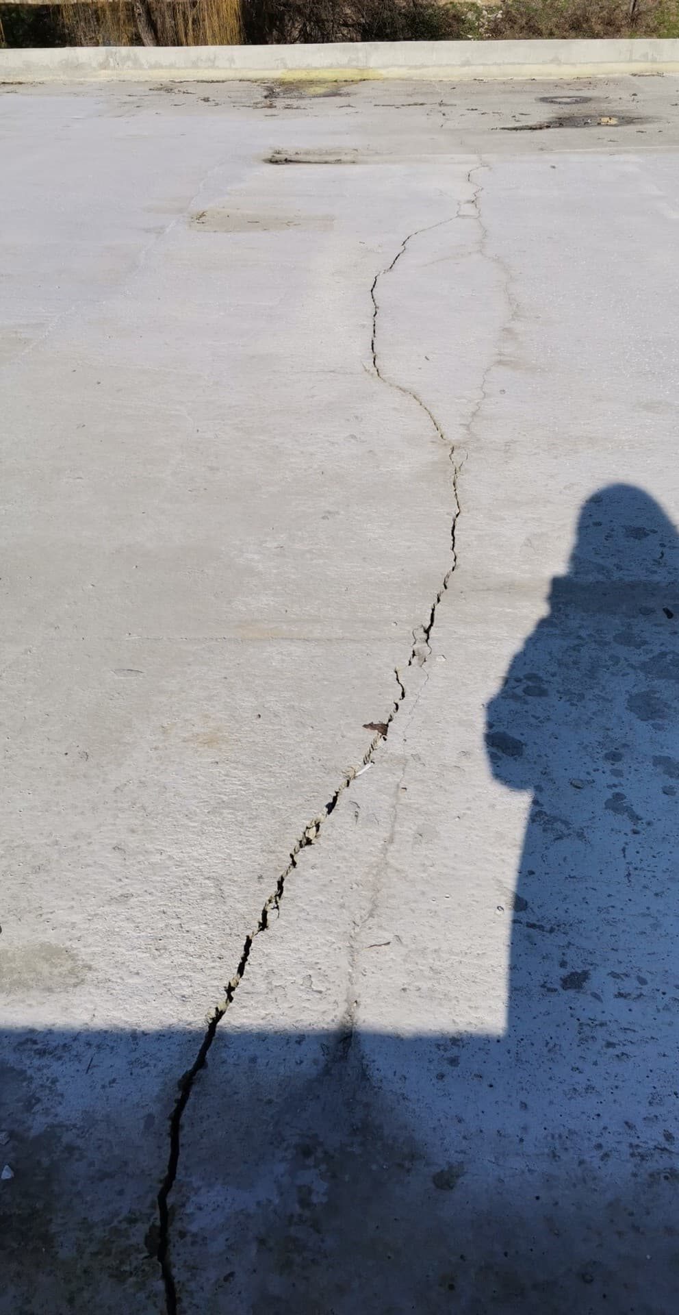 Fisuri Parcarea subterană Independenței (5)