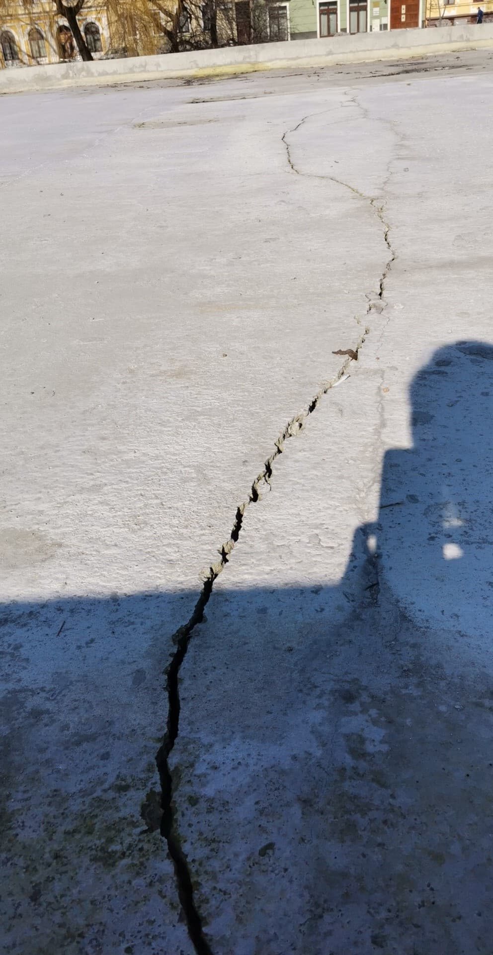 Fisuri Parcarea subterană Independenței (7)