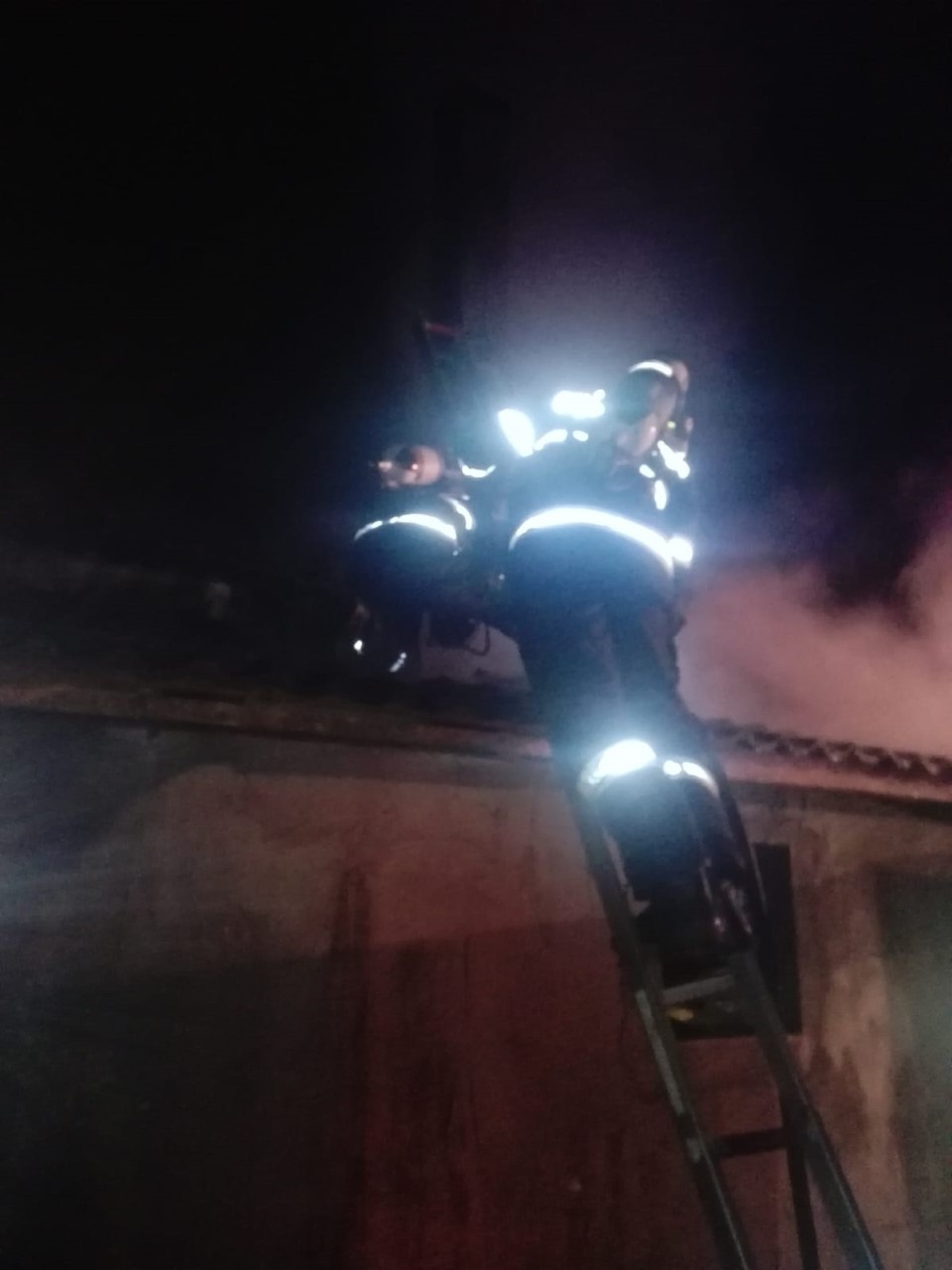 incendiu locuinta apateu (1)