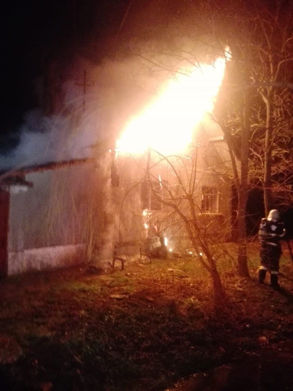 incendiu locuinta apateu (6)