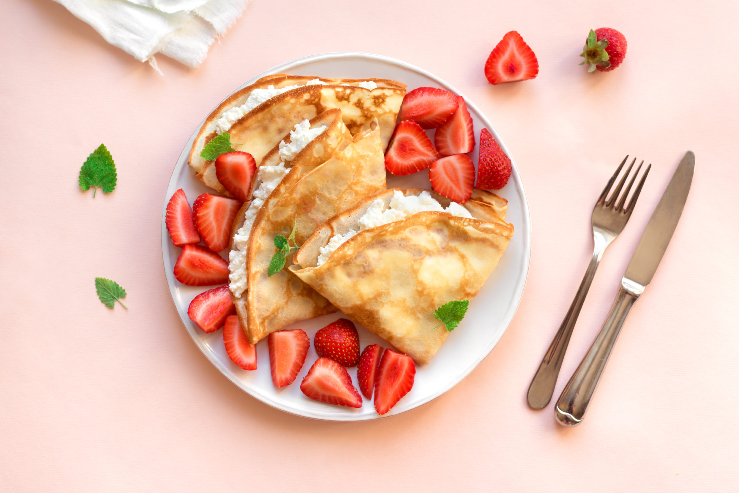 Crepes with strawberries