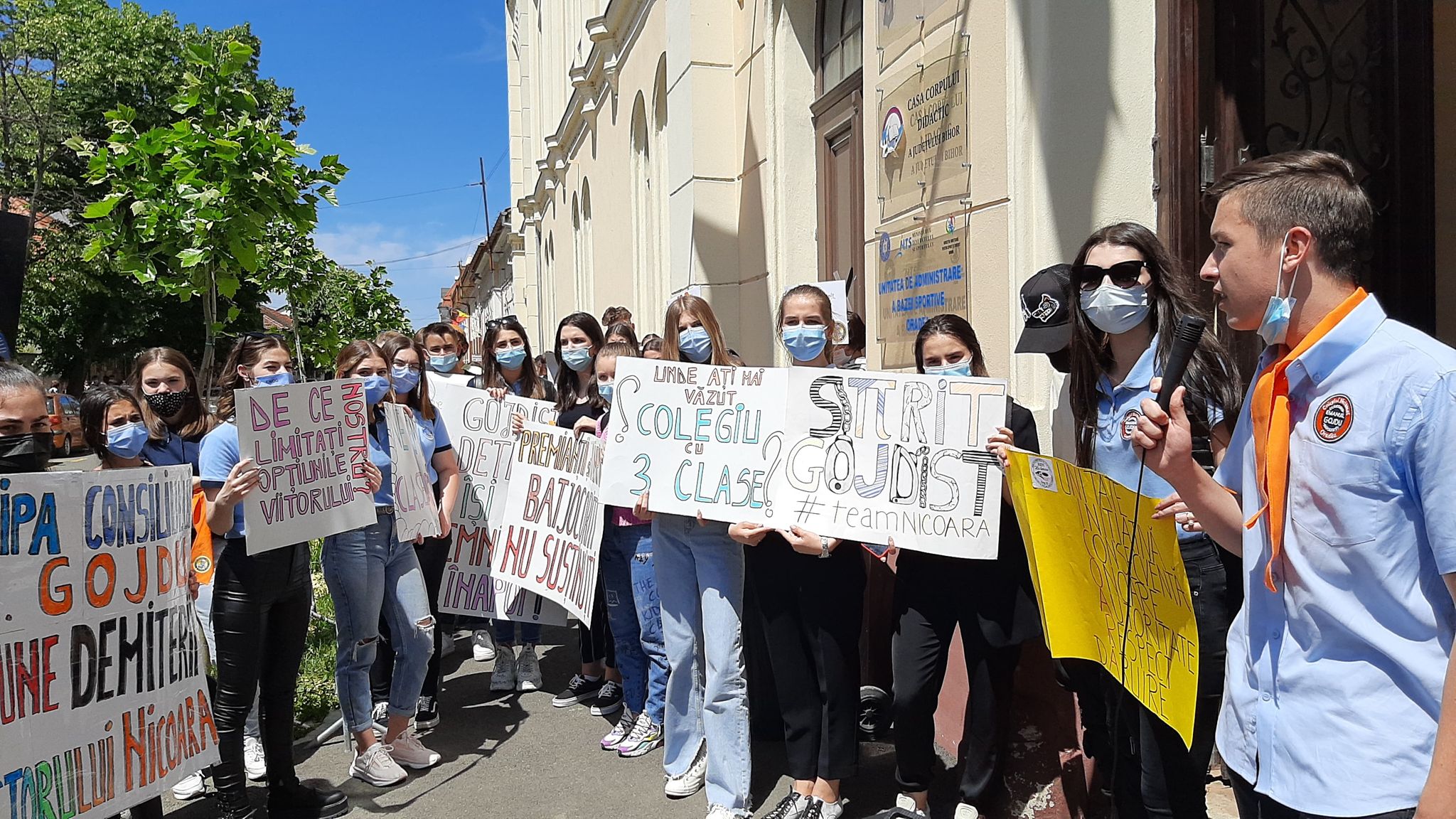 protest elevi gojdu nicoara oradea (2)