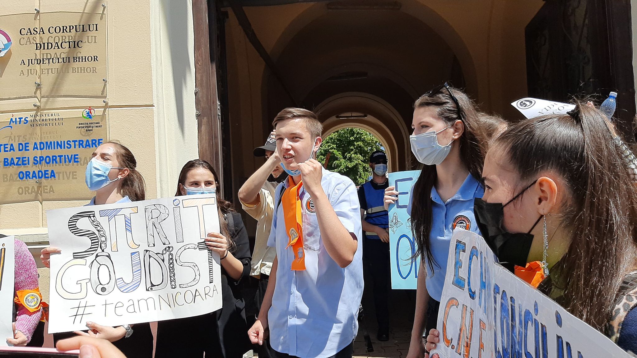 protest elevi gojdu nicoara oradea (36)