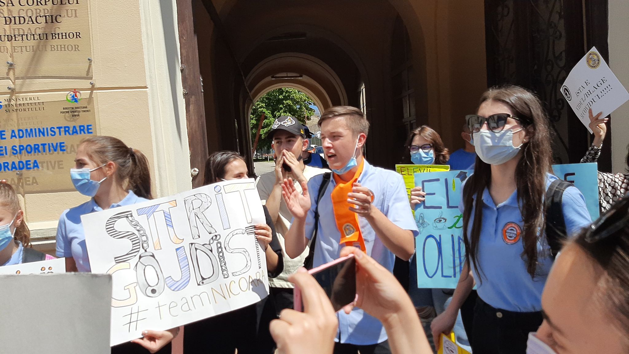 protest elevi gojdu nicoara oradea (39)
