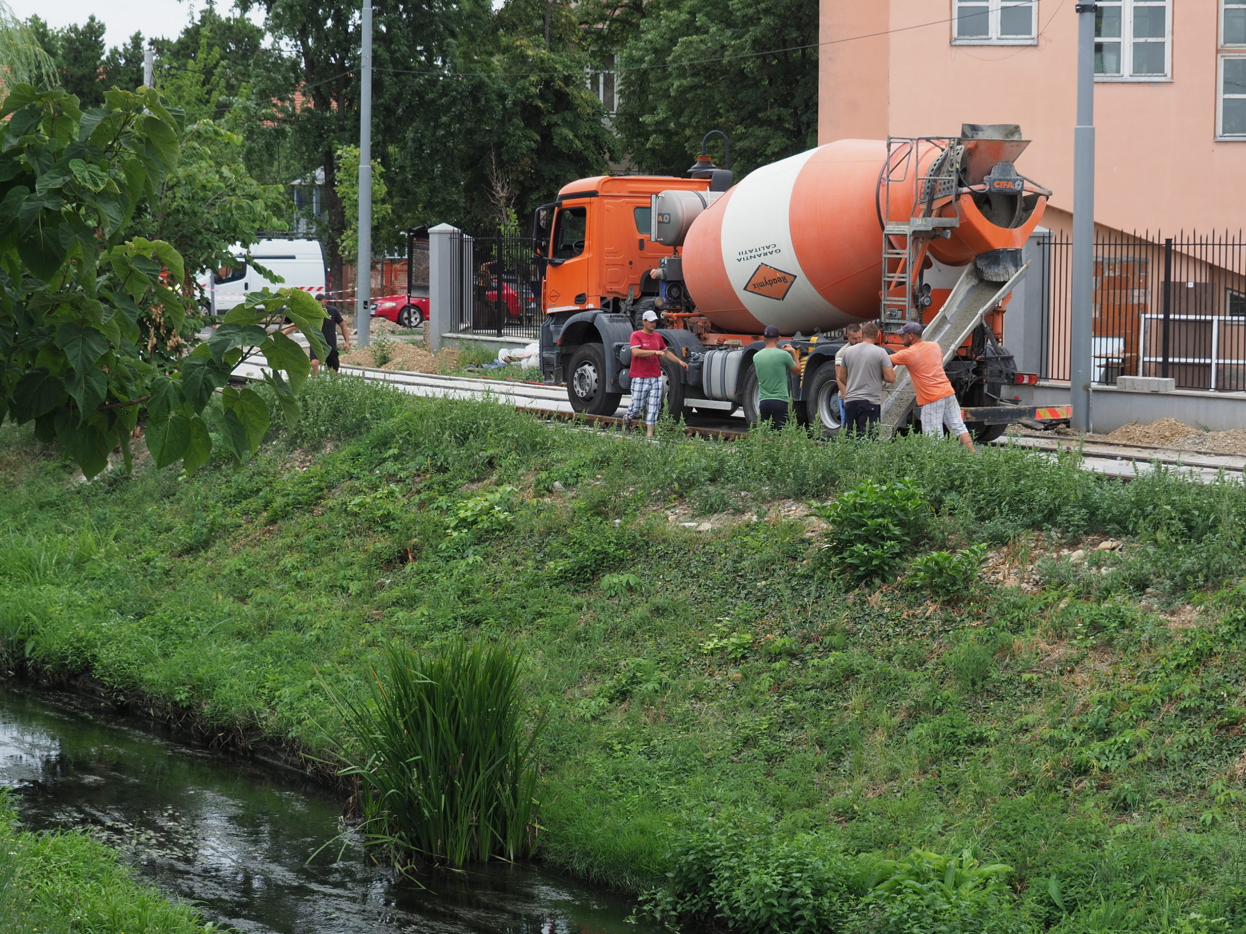 OLYMPUS DIGITAL CAMERA