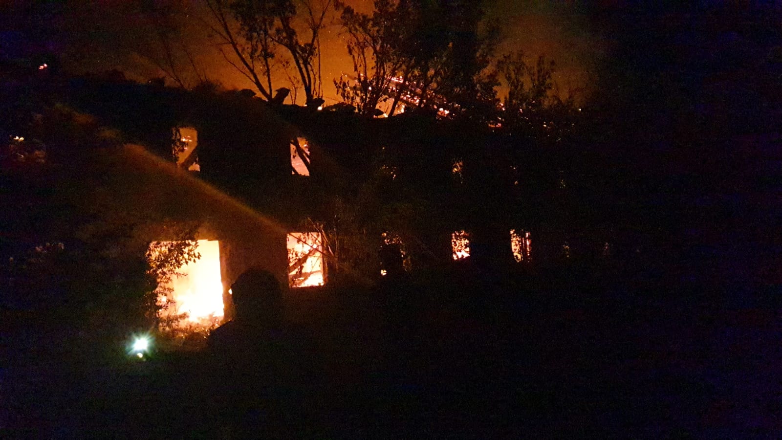 incendiu valea lui mihai fabrica tutun (6)