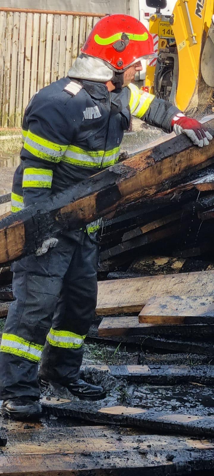 incendiu fabrica de mobila (7)