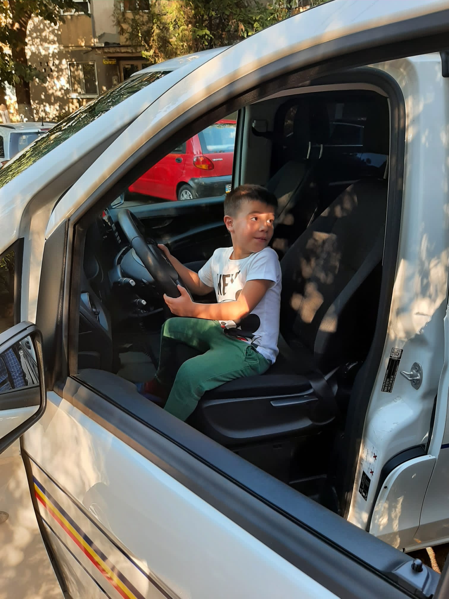 B3DD26F5-42DE-489C-8A00-A55D5E727FFC