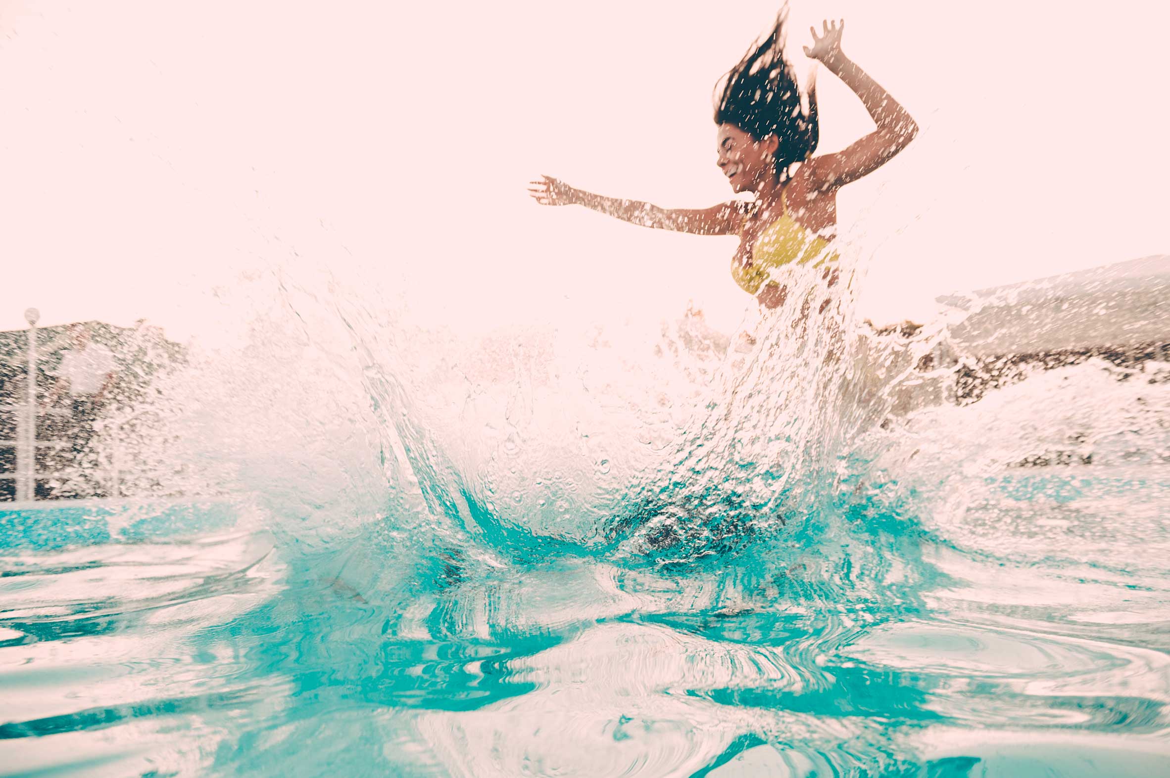 Mr-Jeff_Lifestyle_People_Jumping-to-swiming-pool