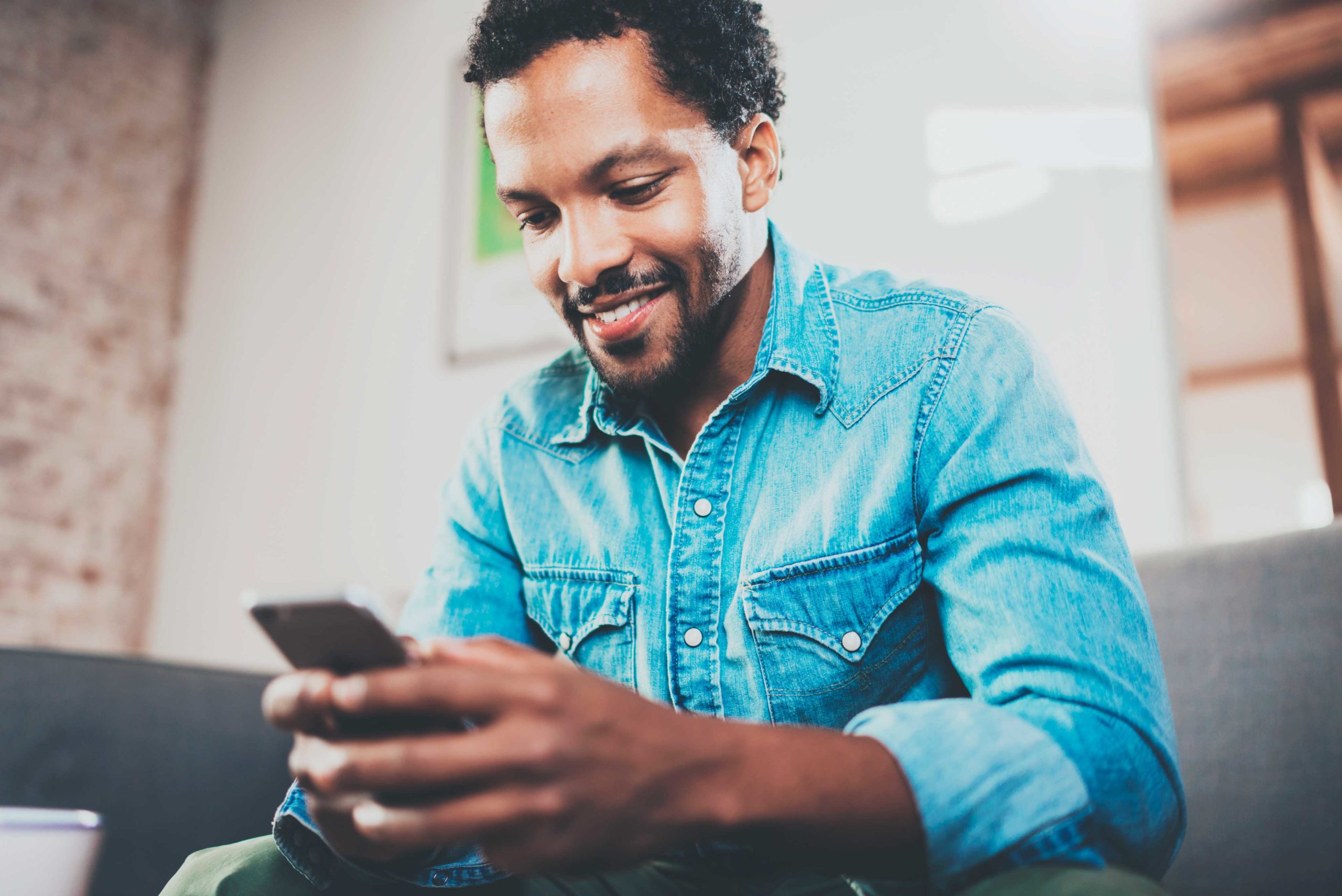 Mr-Jeff_Lifestyle_People_man-with-phone_01