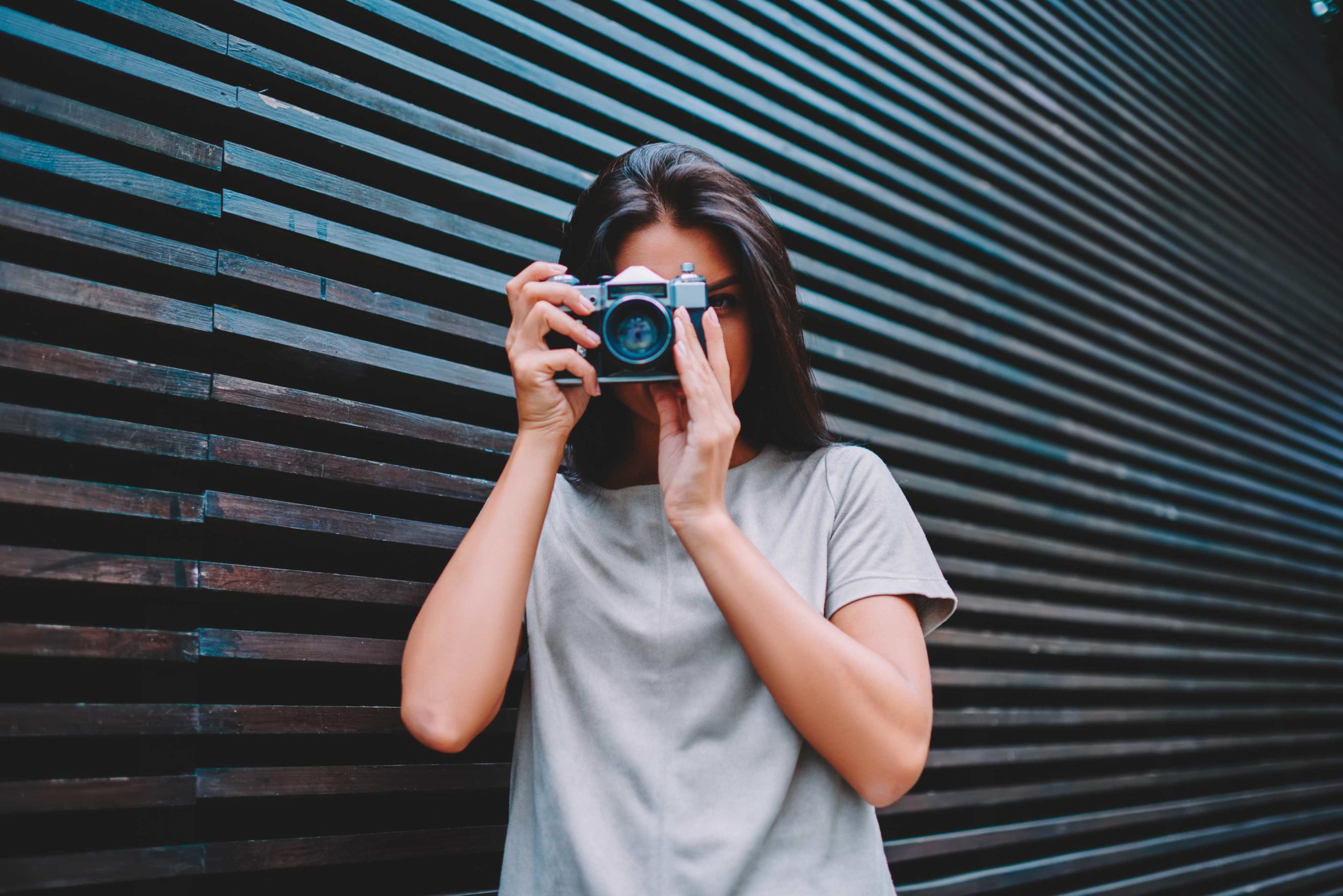 Mr-Jeff_Lifestyle_People_Taking-a-photo