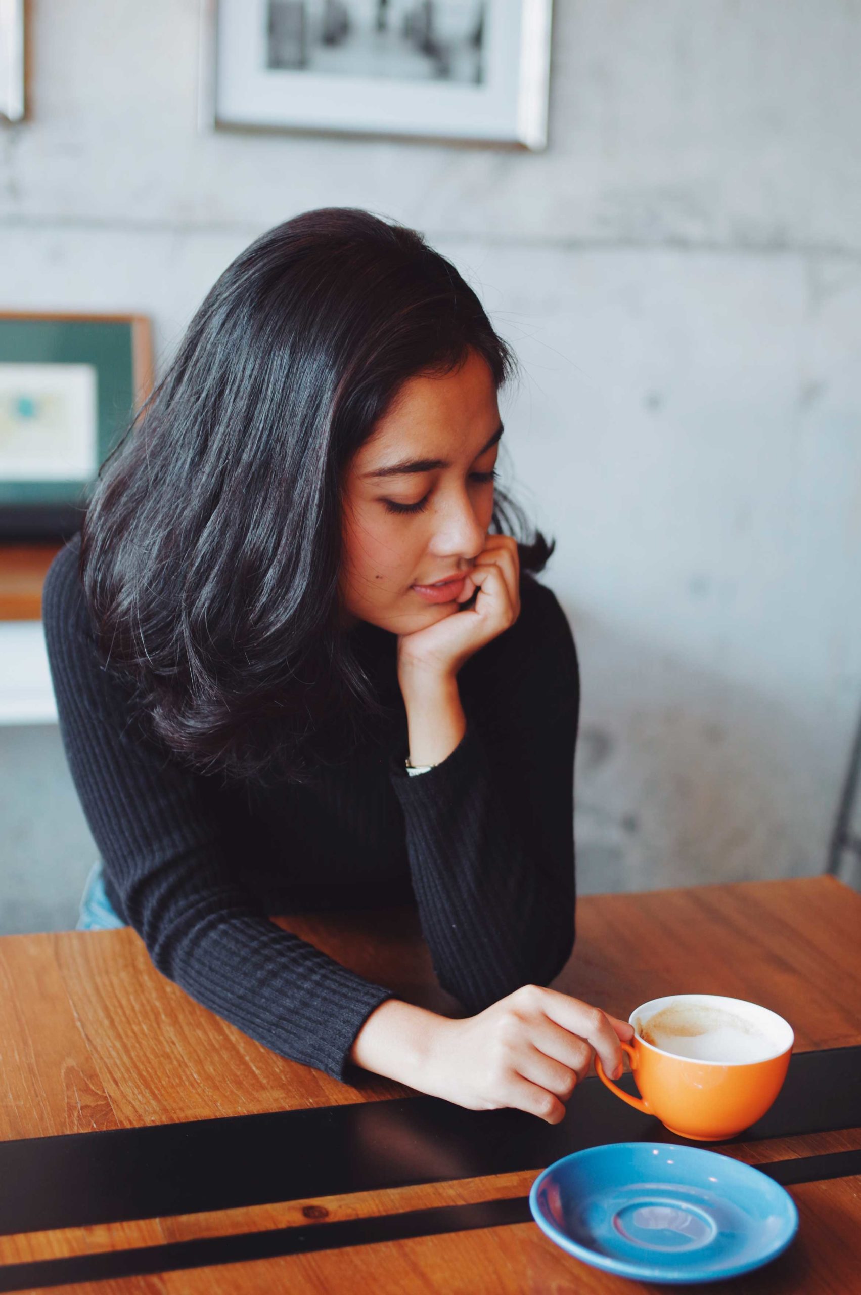 Mr-Jeff_Lifestyle_People_Woman-with-coffee