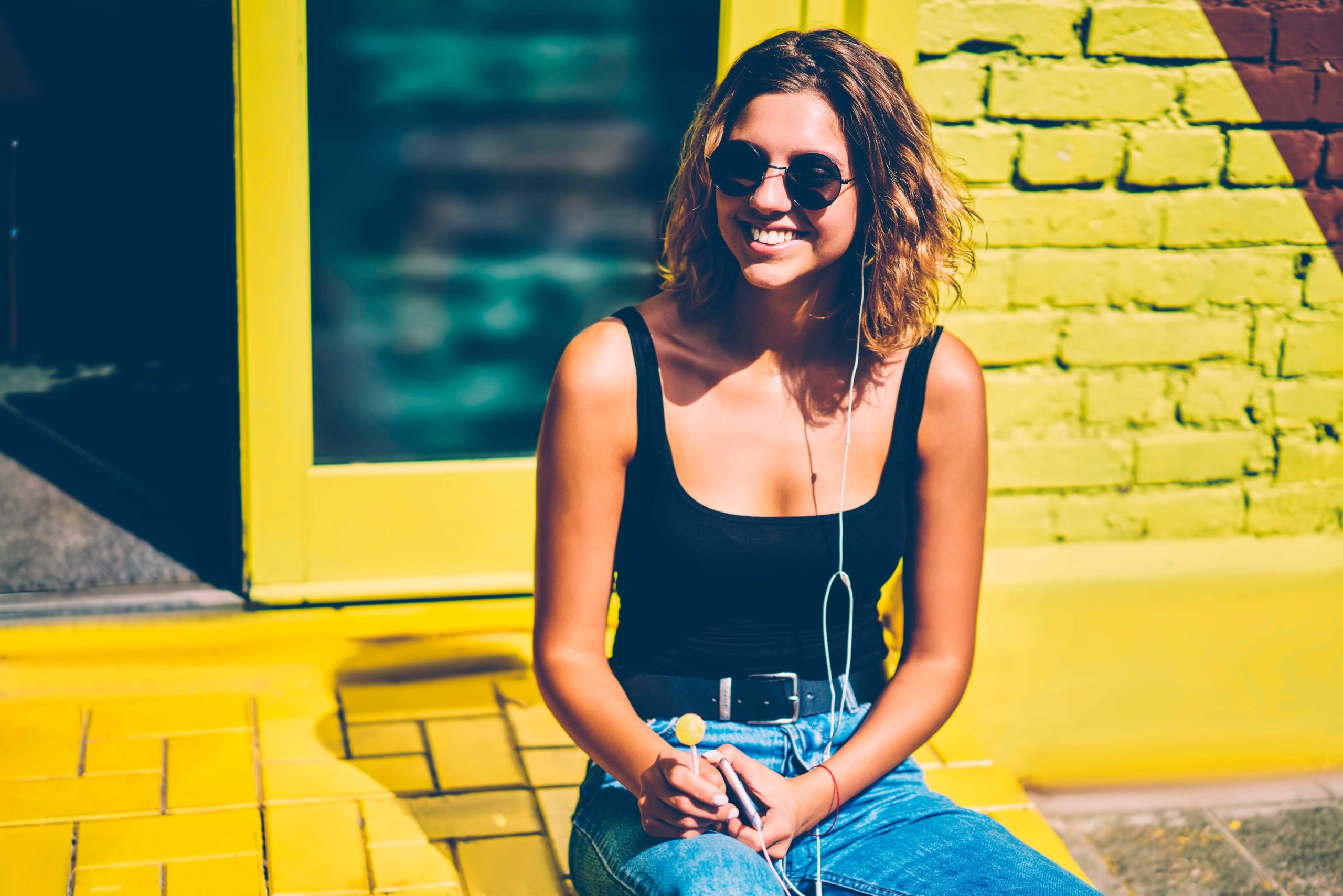 Mr-Jeff_Lifestyle_People_Young-woman-street