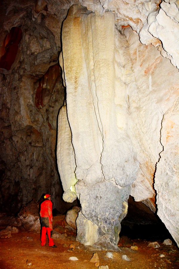 Peștera din Dealul Vârseci, Munții Bihor, fotografie de Liviu Vălenaș, 2021_