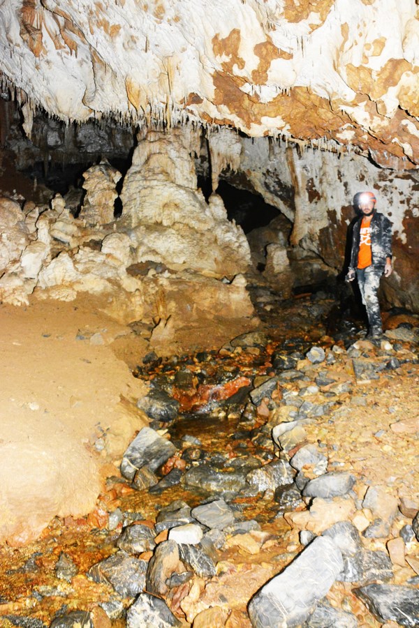 Peștera din Pârâul Orbului, Munții Bihor, fotografie de Liviu Vălenaș, 2021_