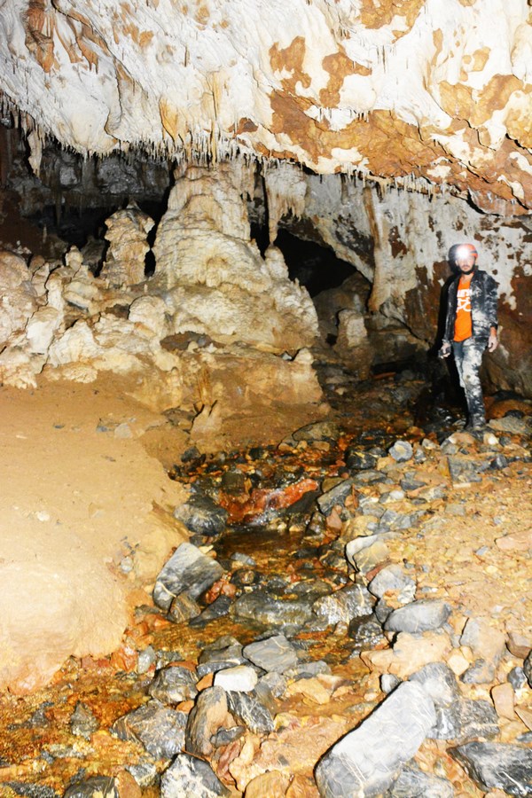 Peștera din Pârâul Orbului, Munții Bihor, fotografie de Liviu Vălenaș, 2021_