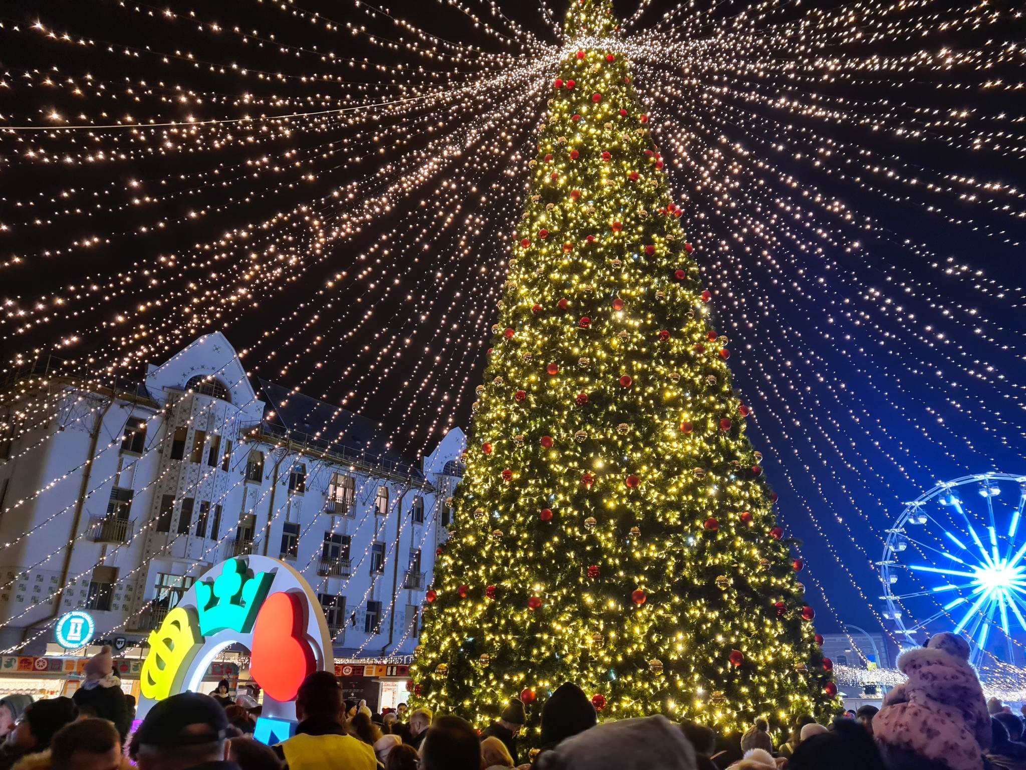 FOTO: Luminile Crăciunului la Oradea 02.12.2022