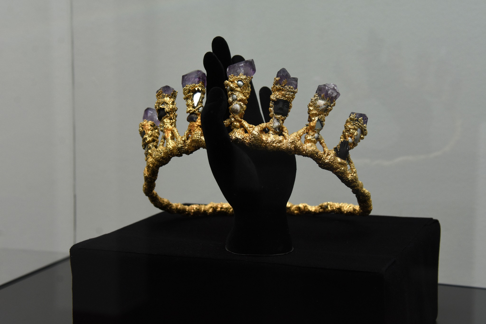 FOTO: Puterea magică a bijuteriilor Anei Dobraş în expoziţia „Eu sunt tu” („i am you”), 06.01.2023
