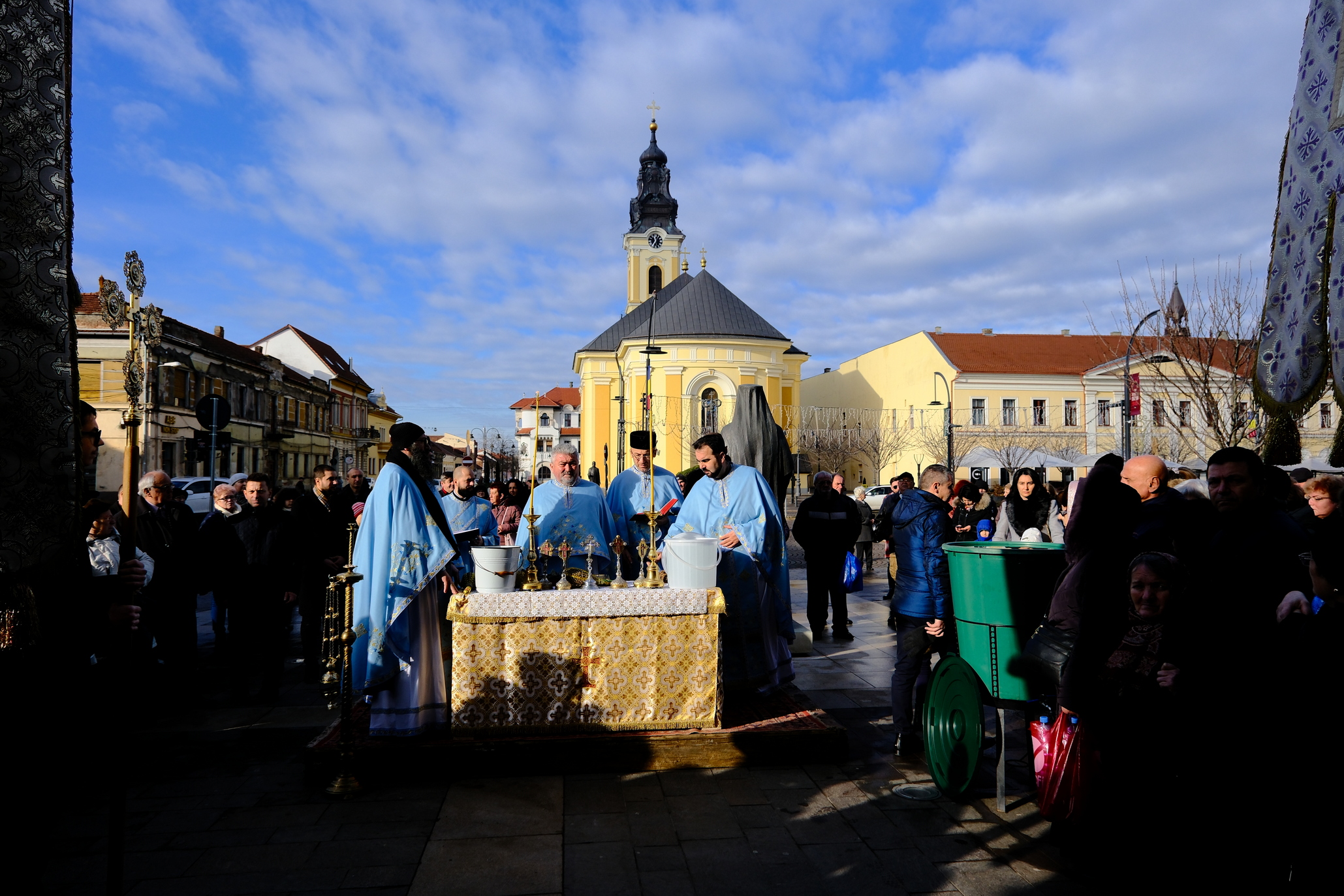FOTO: Sute de credincioși au participat la slujba de Bobotează de la Biserica cu Lună 06.01.2023