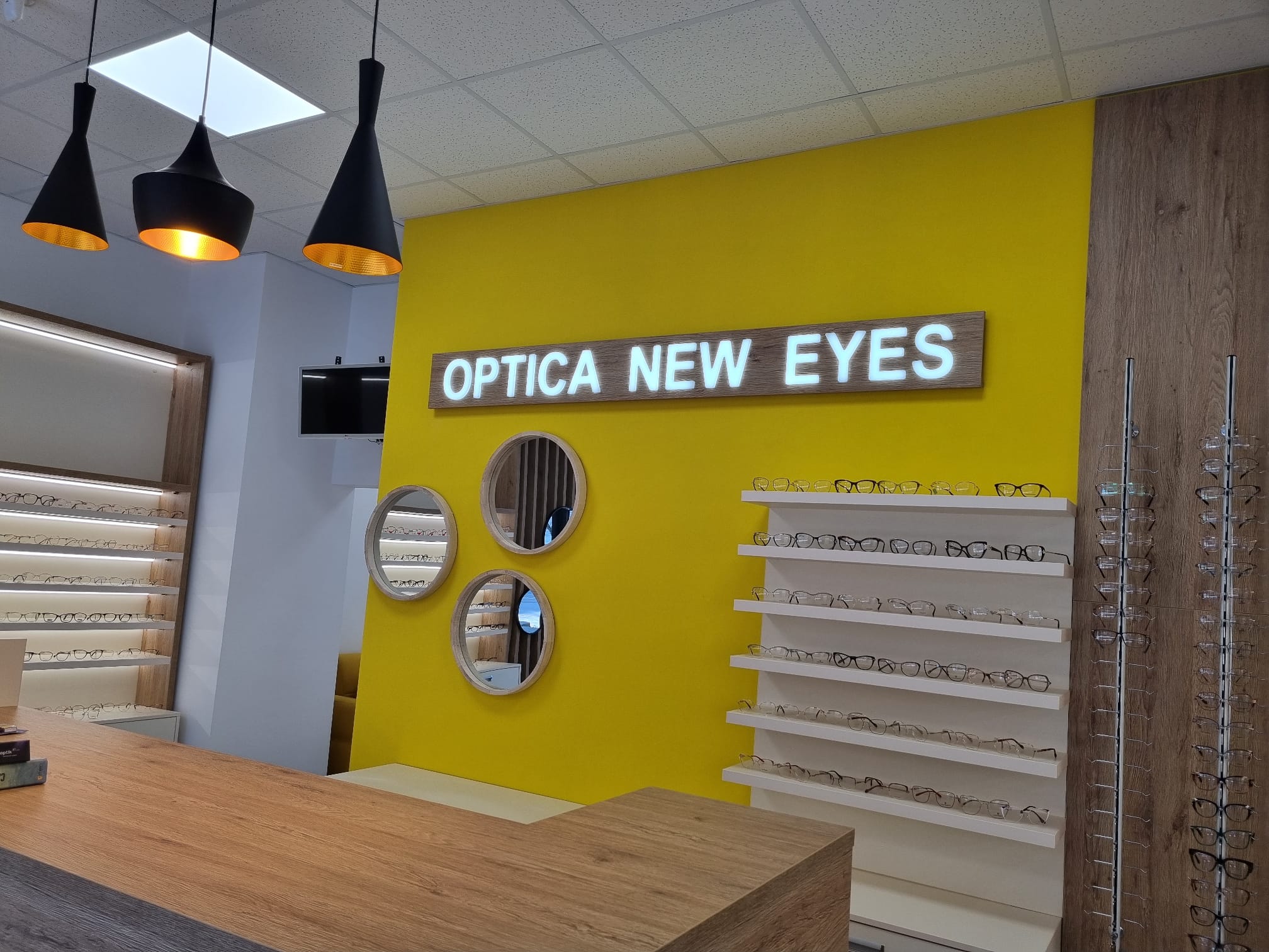 FOTO: Optica New Eyes Oradea 23.01.2022