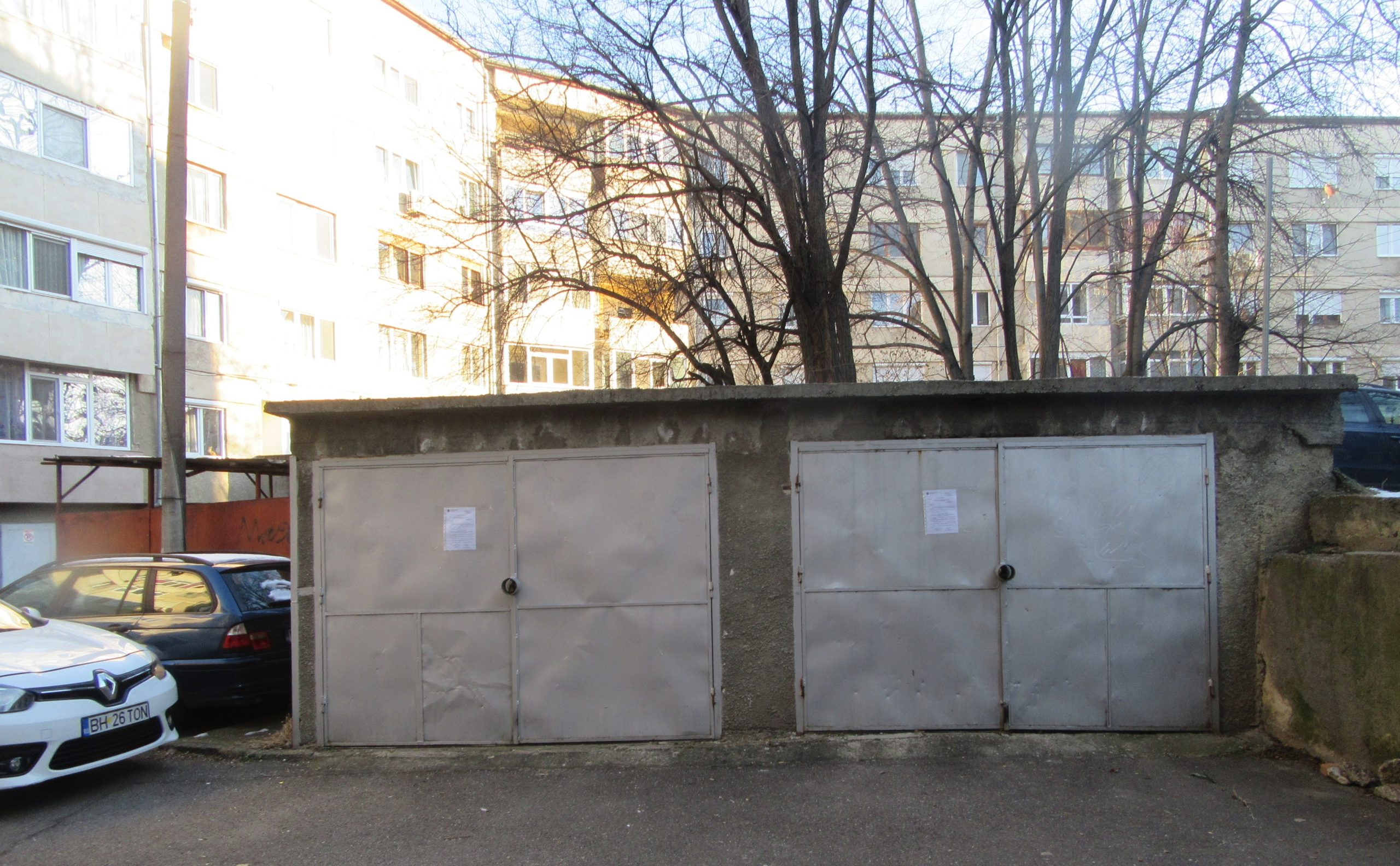 FOTO: Primăria Oradea continuă să demoleze garaje și copertine, 09.02.2023