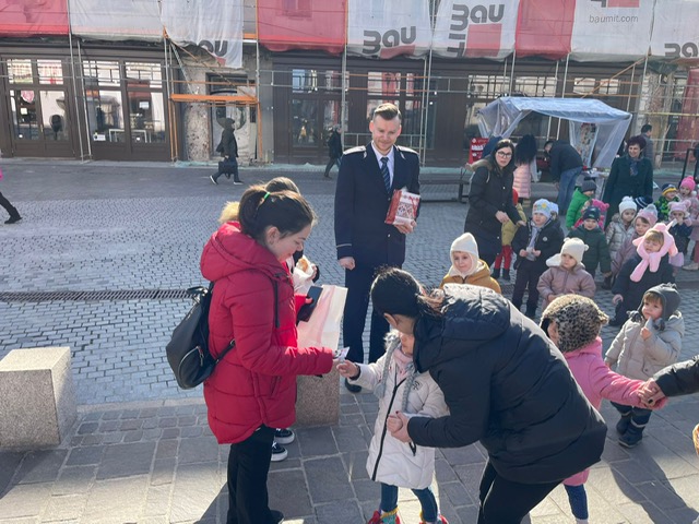 FOTO: Polițiștii au oferit mărțișoare 01.03.2023