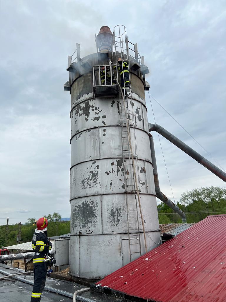 FOTO: Incendiu la o firmă din Lunca, 04.05.2023