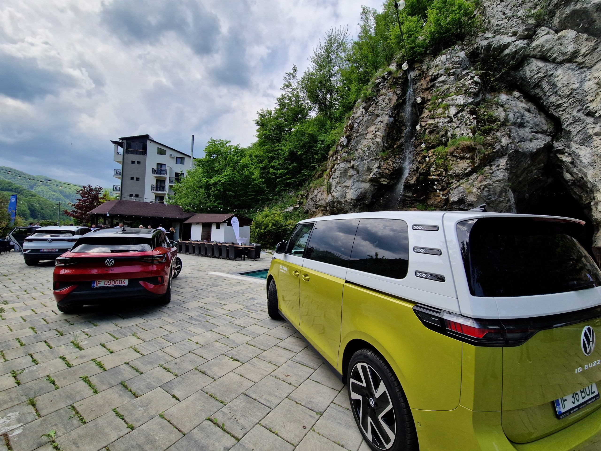 FOTO: RoadShow pe drumurile Bihorului, cu noile modele electrice, Volkswagen ID.3, ID.4, ID.4 GTX, ID.5 și ID.Buzz, de la D&C Oradea, 23.05.2023