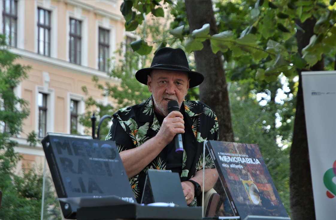 alifantis album (10)