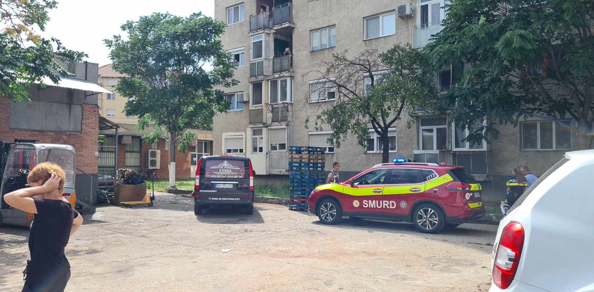 FOTO: O femeie a căzut de la etajul 8 al unui bloc pe o stradă din Oradea, 13.07.2023