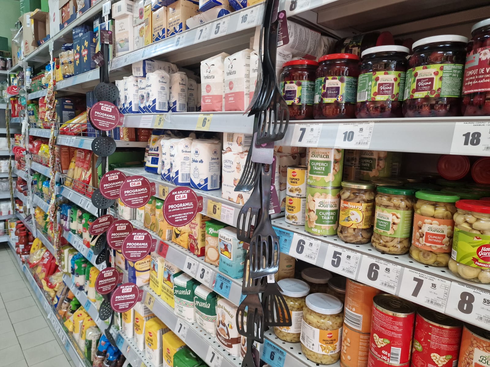 FOTO: Prețuri mai mici pentru alimentele de bază. Cu cât s-au ieftinit produsele în supermarket-urile din Oradea, 01.08.2023